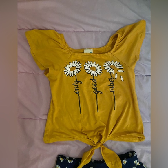 Lily Bleu 2 piece Daisy matching short and shirt set size 7/8 - Picture 2 of 6